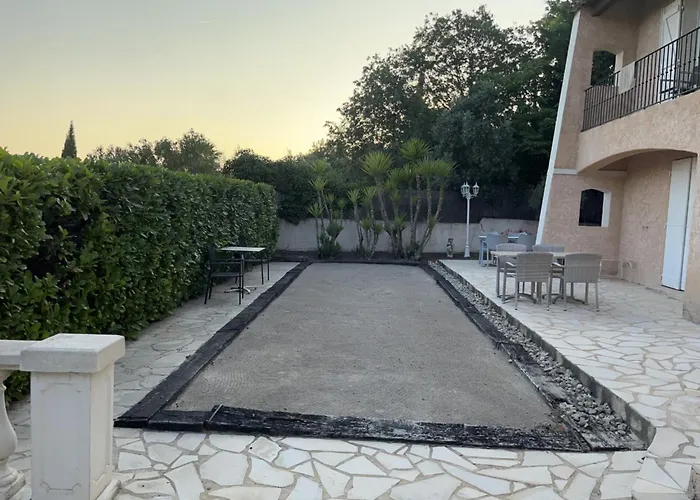 Rez De Villa , Beau Jardin Avec Piscine