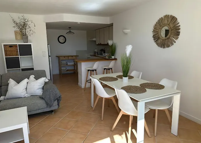 Rez De Villa , Beau Jardin Avec Piscine