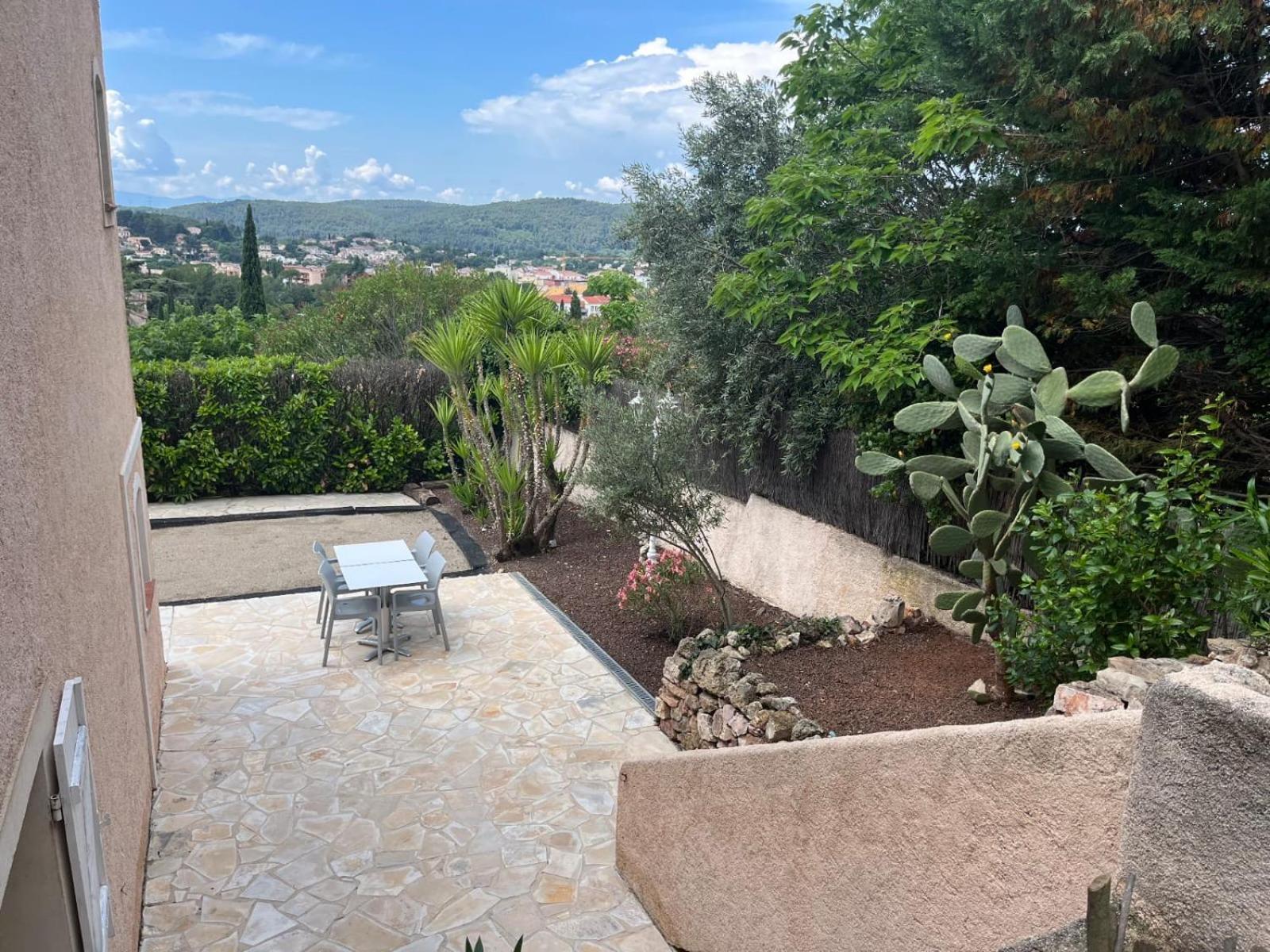 Rez De , Beau Jardin Avec Piscine Holiday home *