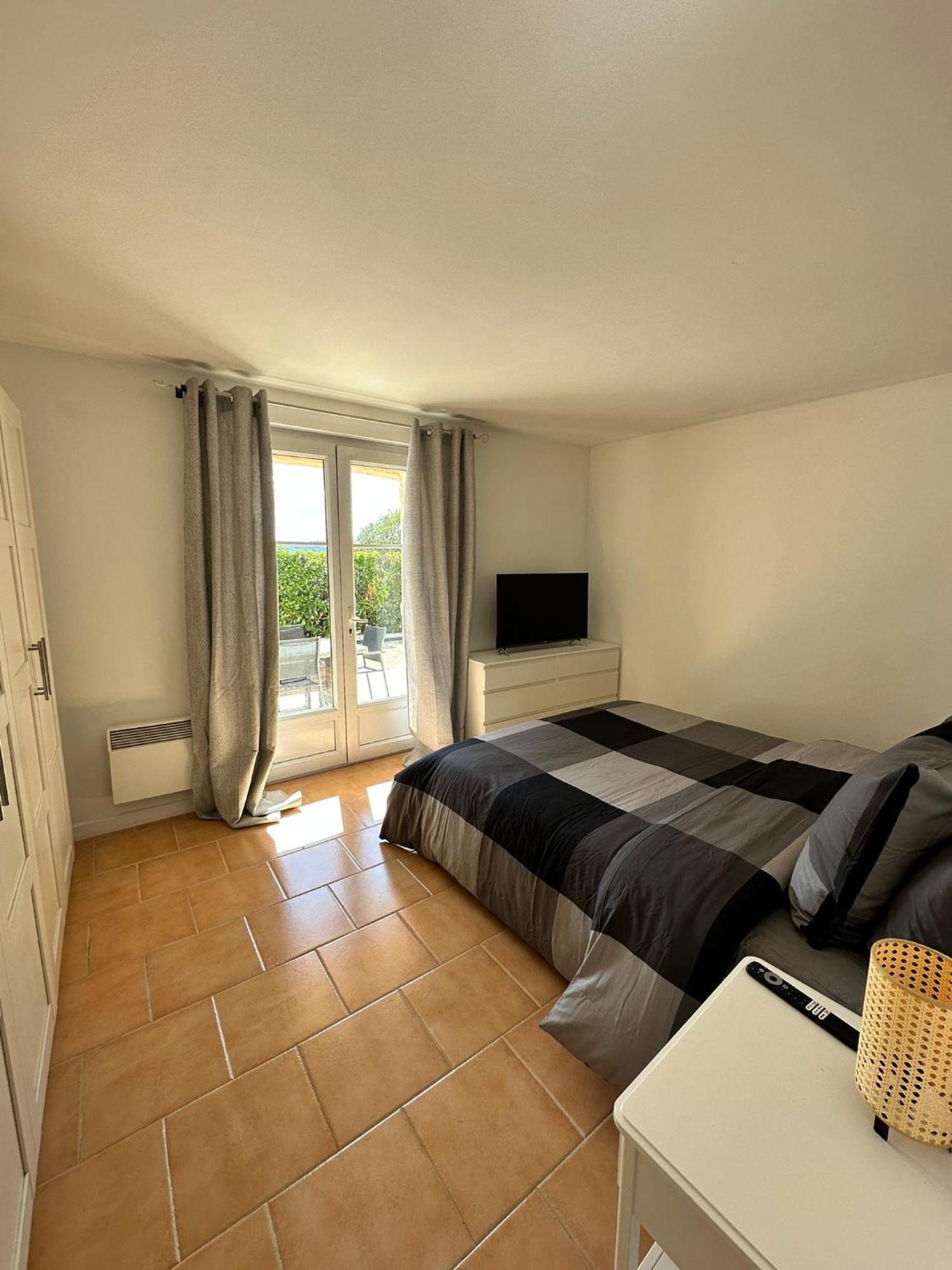 Holiday home Rez De , Beau Jardin Avec Piscine *