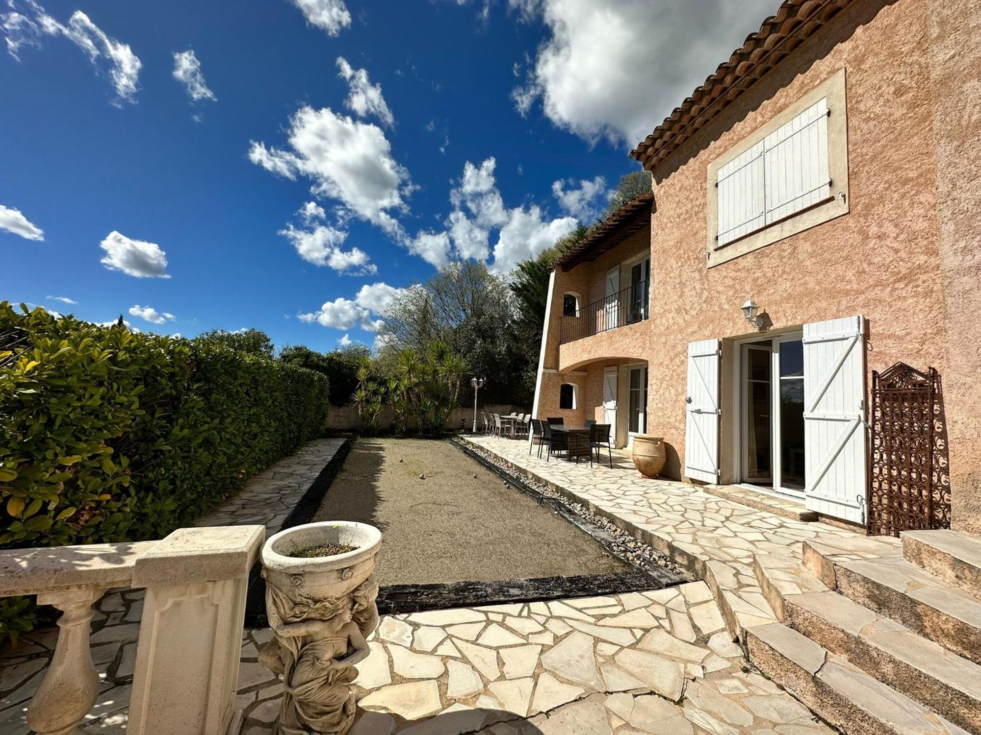 Rez De , Beau Jardin Avec Piscine